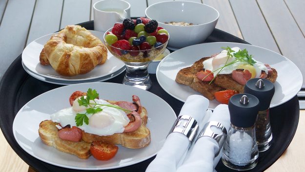 breakfast-1583257_1920